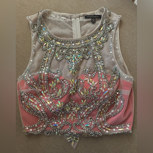 Embroidered jewelry top. - Picture 1 of 3